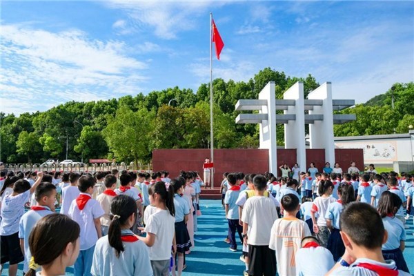 致敬英雄之光 启航梦想新程